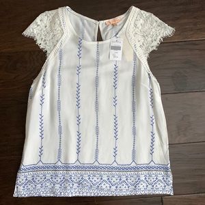 Skies are Blue Lace Trim Top XS NWT